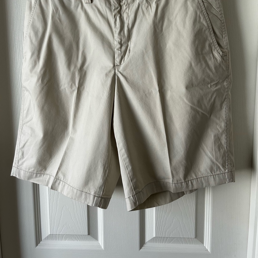 Eddie Bauer Men's Khaki Shorts Size 35